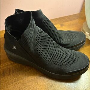Women's Black Slip-On Sneakers B Zees Size 8